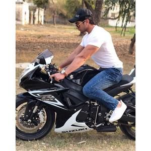 Meet your Posher, Hamza